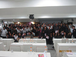 ร่วมถ่ายรูป พนักงานขับรถมืออาชีพ กลุ่มธนาคารออมสิน ภาค1 เป็นที่ระลึก
